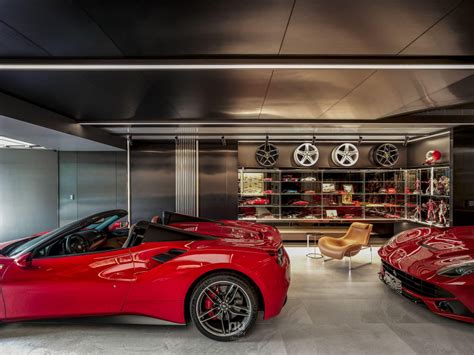 Pin By Ura On 车库 In 2020 Luxury Car Garage Ferrari Showroom Garage