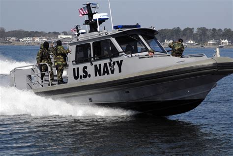 fileus navy     sailors  navy reserve marine expeditionary boat detachment