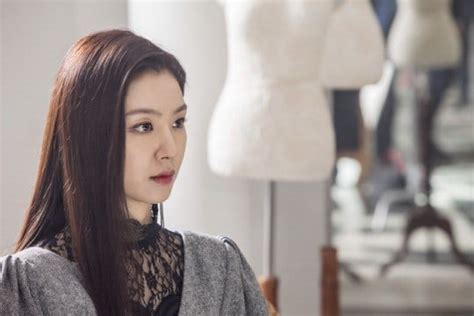 Seo Ji Hye Transforms Into An Elegant Femme Fatale In