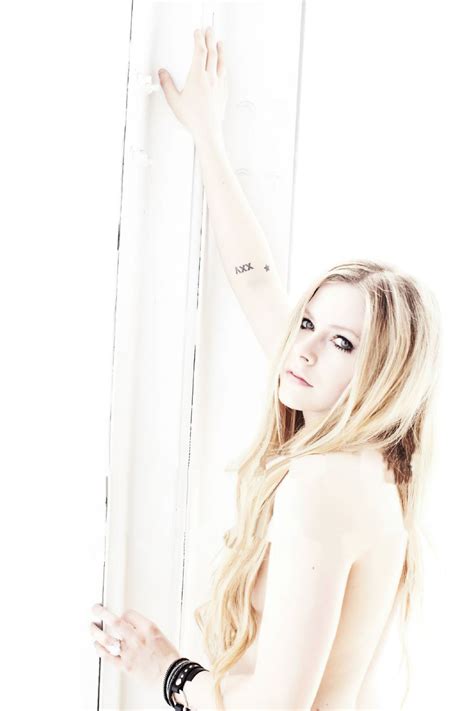 Avril Lavigne Nipslip And Sexy Lingerie Photos Thefappening Link