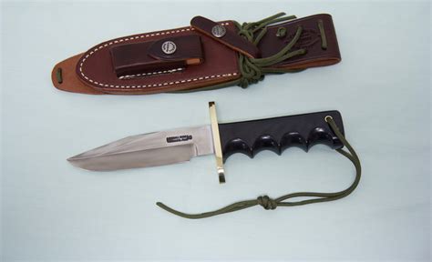 model  airman   ss buxton knives