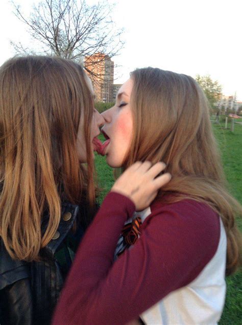 pin on girls kissing