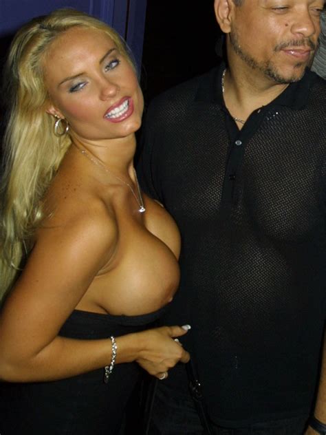 coco austin s whole tit flopped out at a club