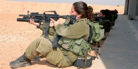 warhistory israeli female soldiers ready for leisure and war