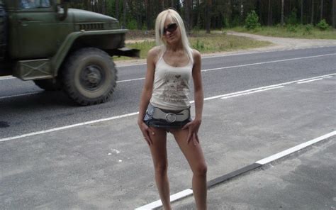 Girl Who Love To Travel With No Panties — Russian Sexy