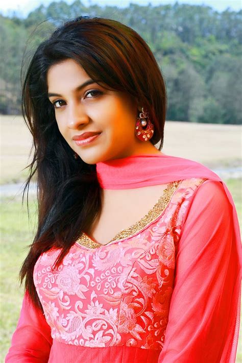 Mythili Malayalam Actress In Dark Pink Color Top Large