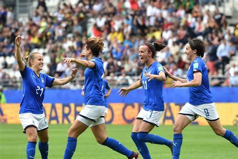 como  italia desenvolveu  futebol feminino  virou lider  grupo