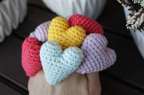 happyamigurumi  crochet heart pattern valentines day