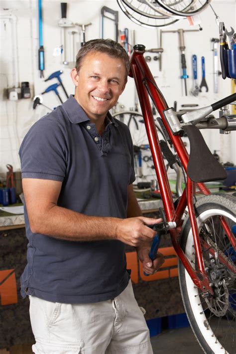 bike mechanic  repair area cyclopedia