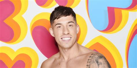 Love Island Fans Are Comparing Connor To You S Joe Goldberg