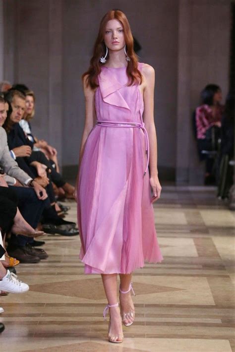 habitually chic® think pink fashion classic style fashion carolina herrera summer