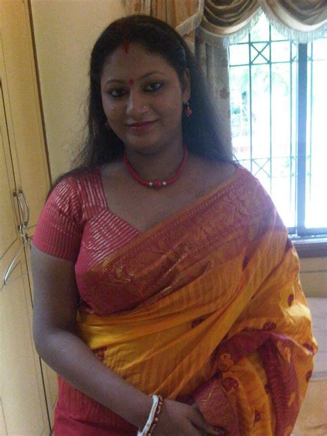 wow indian aunties pinterest navel saree and curves