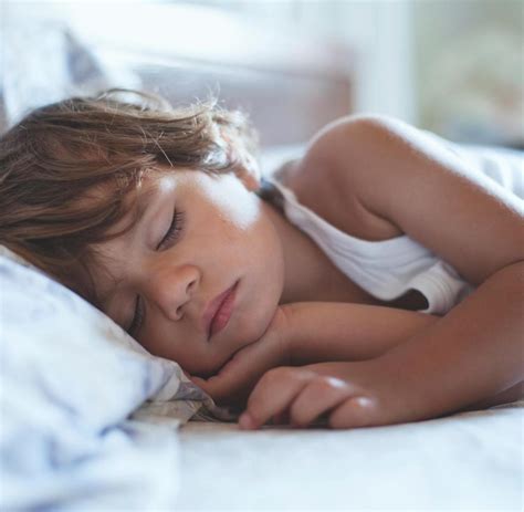 erstes lebensjahr  schlafen babys laenger und werden seltener wach welt