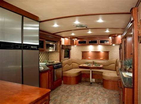 Fifth Wheel Campers with Front Living Rooms | Roy Home Design
