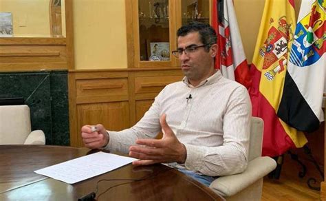 el alcalde de villafranca renuncia al cargo y al acta de concejal hoy es