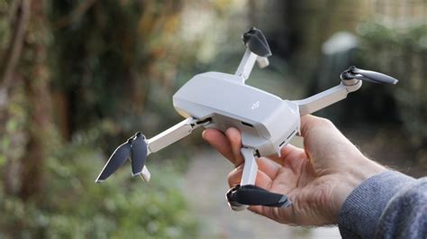 dji mavic mini drone hands  review tech  geek