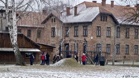 Auschwitz Sees Record Visitors In 2018 News Dw 04 01