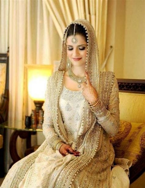 Latest Beautiful Pakistani Engagement Dresses For Girls For Year 2014