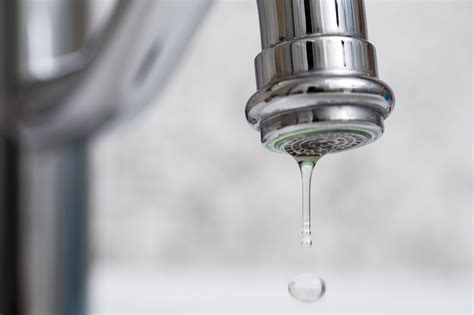 faucet  dripping top    plumbing