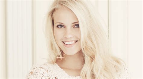 emilie marie nereng wallpaper and background image 1884x1048 id 636088