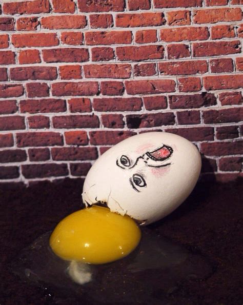 humpty dumpty drawing   cracked egg
