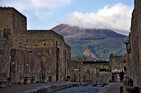 re understanding pompeii a history of our interpretation of the lost