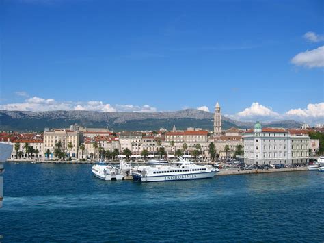filesplit croatia  ferryjpg wikimedia commons