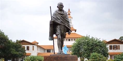 Une Statue De Gandhi Retirée Au Ghana Après Une Polémique Sur Ses