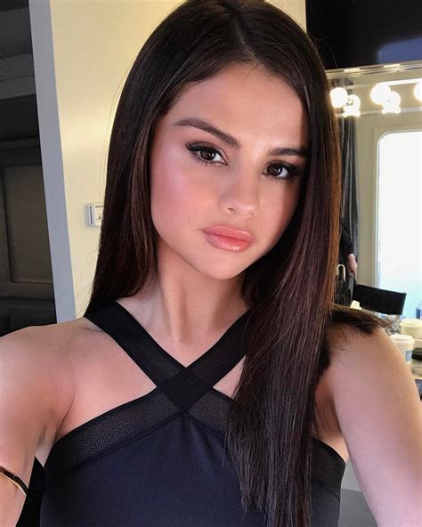 Stunning Selena Gomez Selfie Celeblr