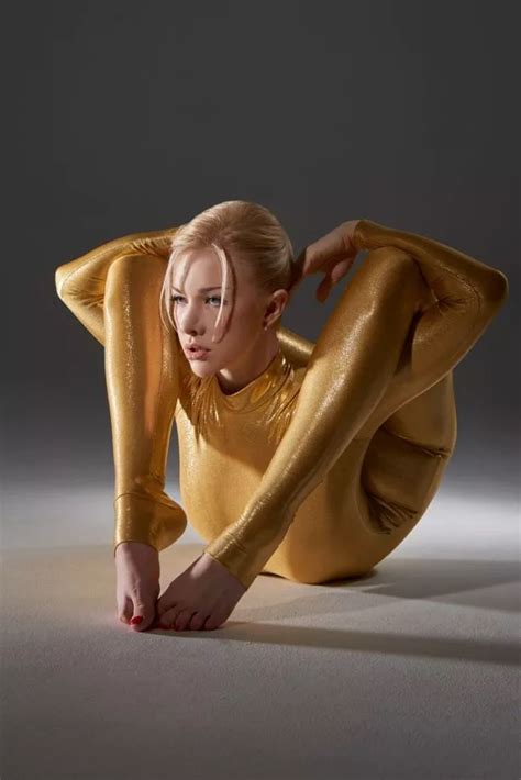 Incredible Photos Of The World S Bendiest Woman Contorting In Leotard