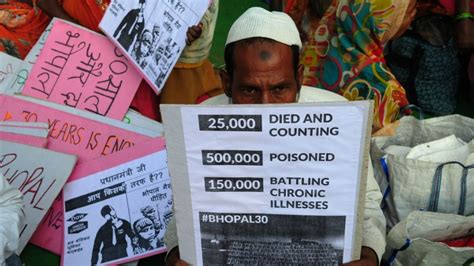 images from the bhopal gas tragedy protests at jantar mantar in delhi