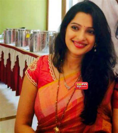 Priya Bapat Cute Photos In Saree Cute Marathi Actresses Bollywood