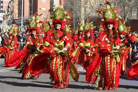 vamos  carnaval czyli jak hiszpanie obchodza karnawal dialogo szkola jezyka