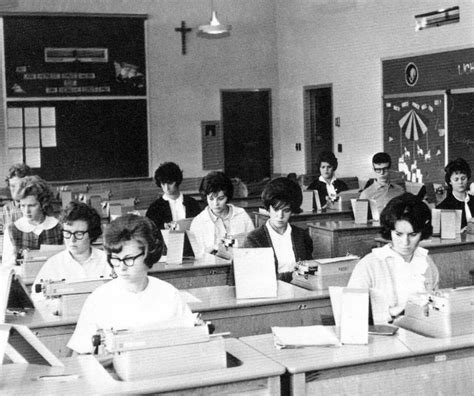 30 Vintage Photographs Capture Scenes Of High School Typing Classes