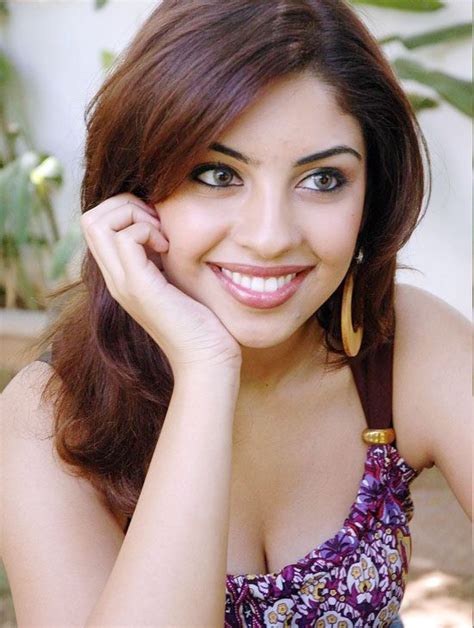 sab hot actress richa gangopadhyay hot cleavage show for sexy photo shoot photo galllery