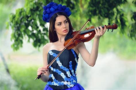 소녀 바이올린 모델 드레스 Almis Misca Hd 배경 화면 Wallpaperbetter