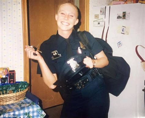 detroit female cop shares plea for kindness saying police officers are good people daily mail