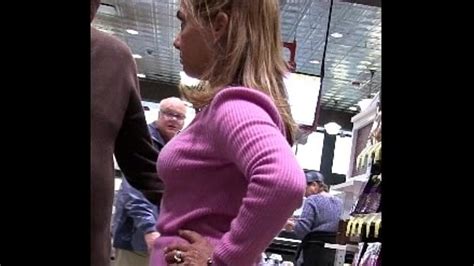 Candid Latina In Yoga Pants Milf Bubble Butt Street Woman