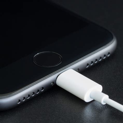 clean  iphones charging port readers digest