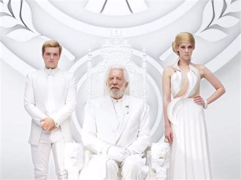 mockingjay part 1 new trailer sees district 13 declare the mockingjay
