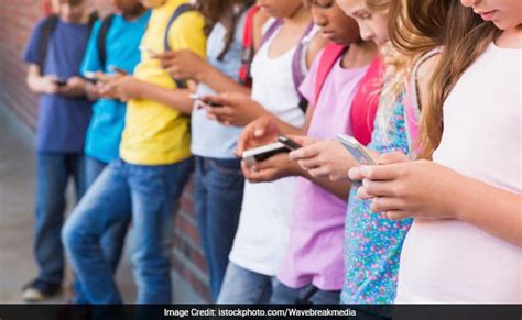 teens who spend less time in front of screens are happier