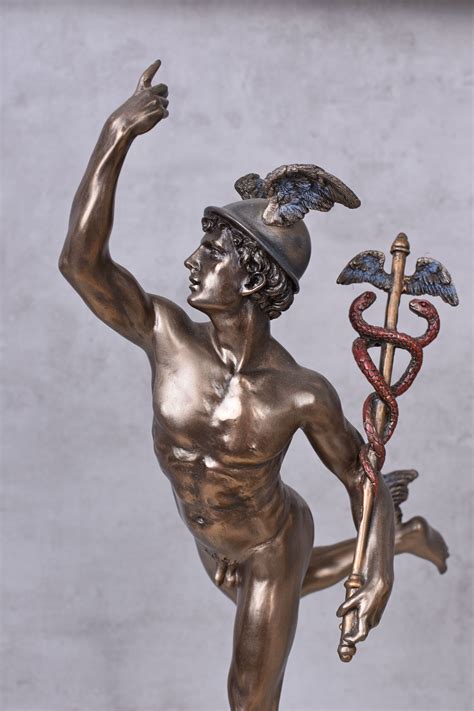 hermes goetterbote mir heroldstab antike mythologie skulptur palazzo
