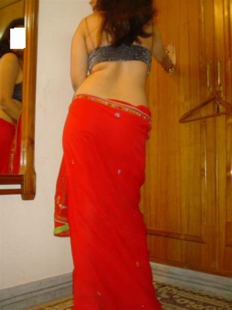 indian red saree aunty nude sex hd images in village house