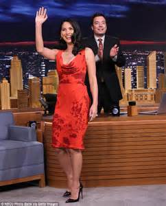 Olivia Munn Shows Off Her Curves In Low Cut Dress On The Tonight Show