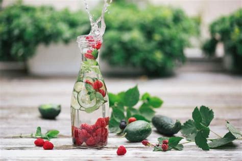 8 tips on how to stay hydrated mindbodygreen
