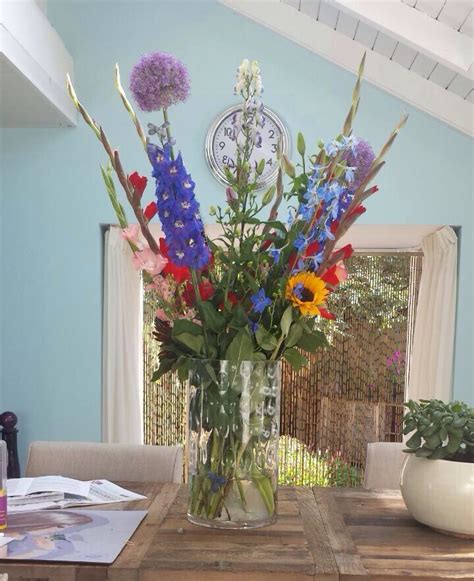grote vaas met variatie bloemen mooi om te geven  te krijgen bloemen vaas moderne