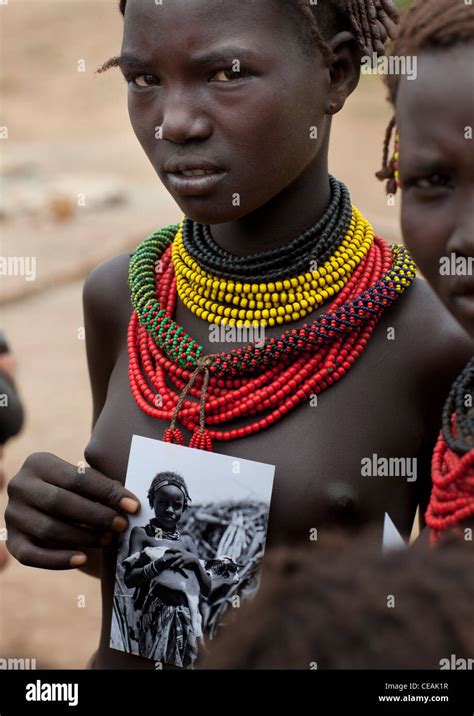 mujeres de la tribu daasanach fotos e imágenes de stock alamy