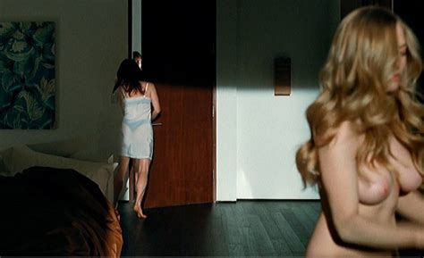 Amanda Seyfried And Julianne Moore Lesbo Scene In Chloe Free