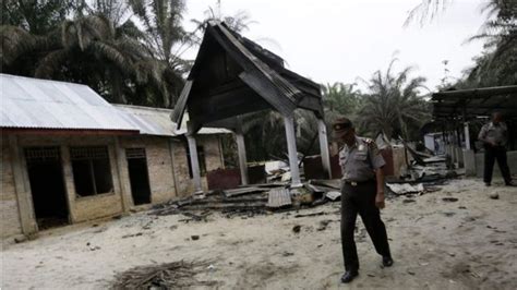 Indonesia Deploys 1 500 Officers To Guard Christian