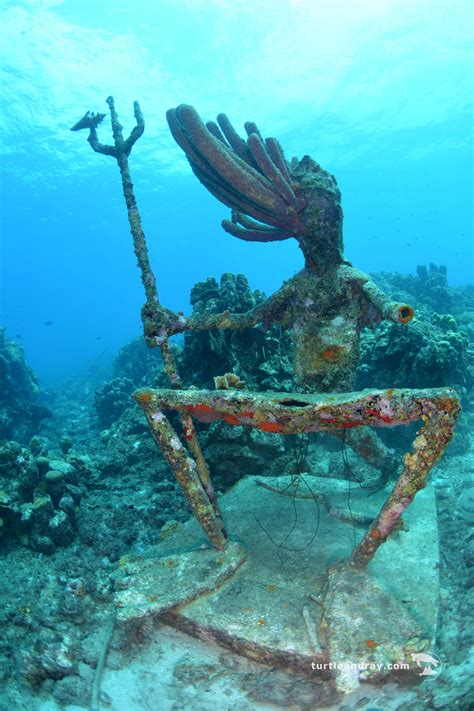 visited  underwater statue  neptune   visit  curacao willemstad